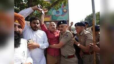 Sisodia among AAP leaders detained during protest against CEC