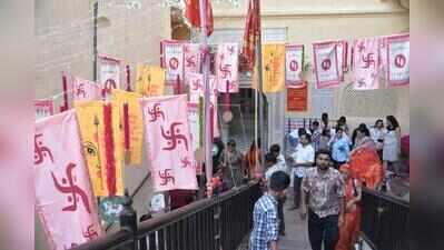 Walled City traders want clear verandahs, vendors need space