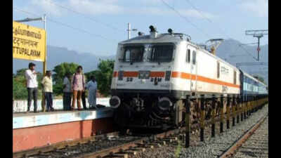 Railways urged to build foot overbridge or subway near Mettupalayam railway station