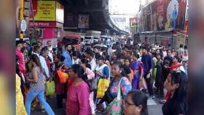 Kolkata Crowds Surge for Last Sunday Durga Puja Shopping, Begin Early Pandal Visits