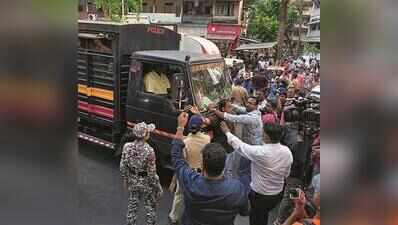 300 held for CJP stir on Day 2 in Mumbai, let off after UBT & MNS youth netas hit the ground