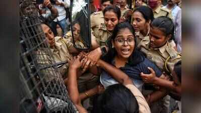 Pune police crack down on youngsters protesting Special Intensive Revision on 2nd day