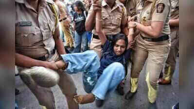Pune police crack down on youngsters protesting Special Intensive Revision on 2nd day