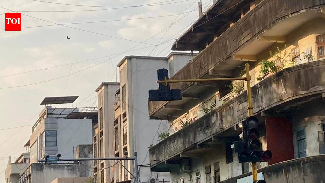 Three days after disruption, restoration of traffic signals in Pune ...