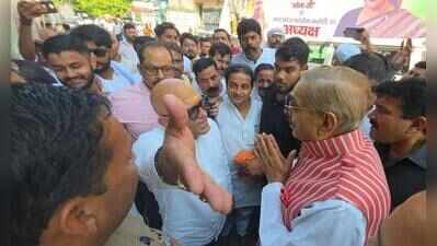 Chaos erupts at UP Cong HQ as supporters of Ajay Rai, women’s wing chief clash
