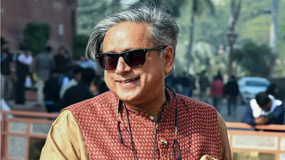 'Singhasan khali karo': Shashi Tharoor's poetic post as Congress ups ante against CEC