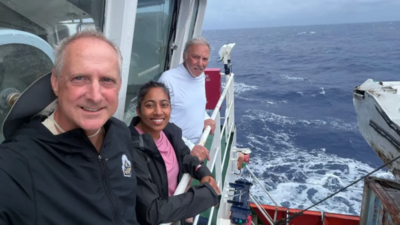 A 17-member $900,000 expedition set out on an 830-nautical-mile voyage to Nikumaroro to inspect a submerged object seen in satellite images; five days of sonar, magnetometer and dredging could test an Amelia Earhart theory
