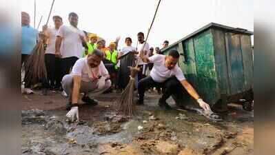 Dharmendra Pradhan joins cleanliness drive in Puri