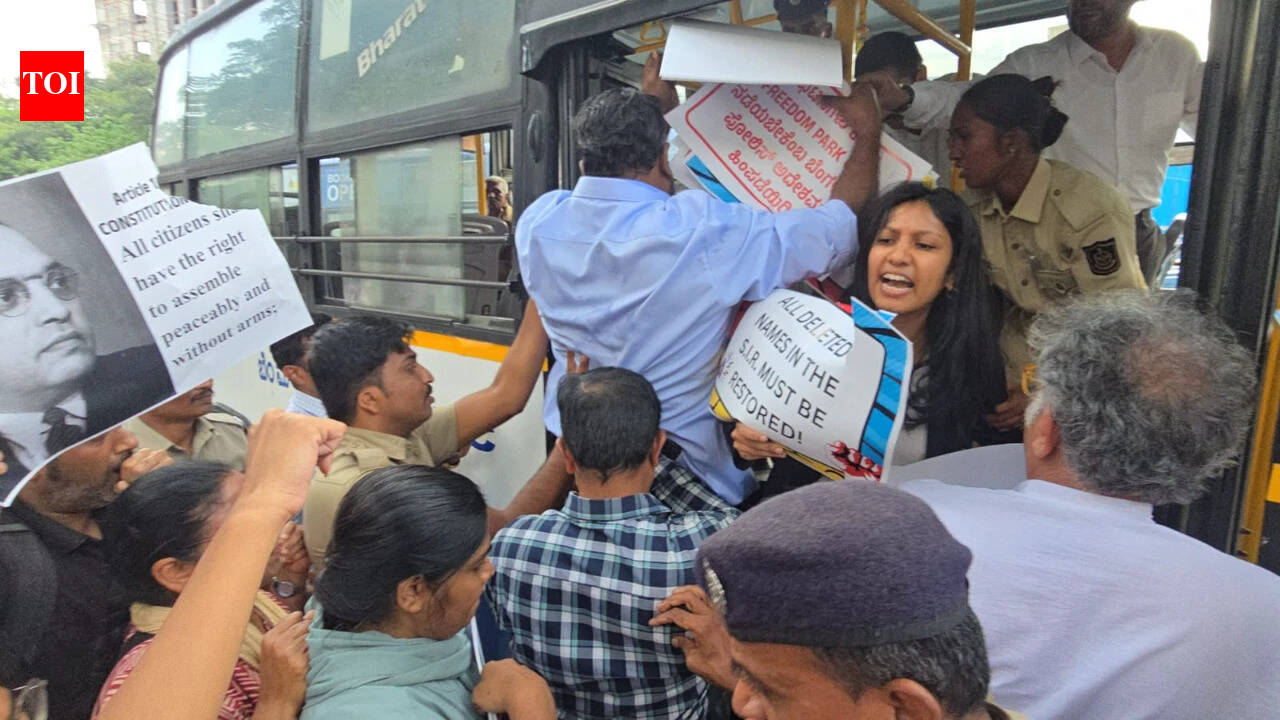 Cops detain anti-SIR protesters, assault journalists in Bengaluru