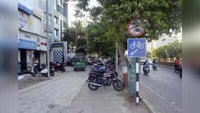 Cycle tracks reclaimed on 150-Foot Ring Road