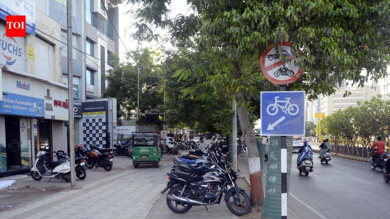 Cycle tracks reclaimed on 150-Foot Ring Road | Rajkot News - The Times ...