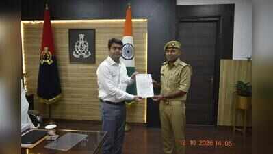 Constable saves elderly man with CPR, earned police chief’s commendation