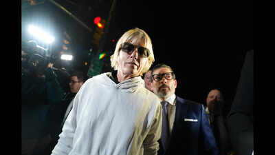 Selma Blair charged with assault on police officer and nurse; actress released on USD 20,000 cash bail