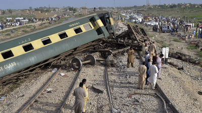 5 killed, several injured as passenger train derails in Pakistan's Punjab