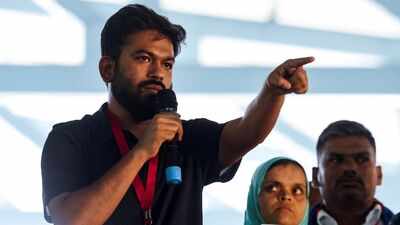 'Whoever thinks hoisting tricolour is violation is traitor': Abhijeet Dipke on CJP's Saurav Das and Ashutosh Ranka's detention