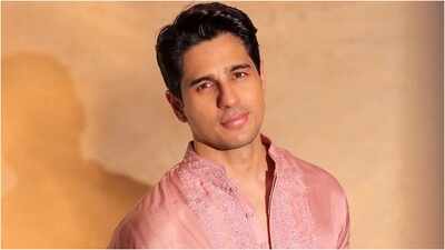Sidharth Malhotra shares leg injury photo in medical boot, jokes ‘I took ‘break a leg’ too seriously’ days after announcing second pregnancy with Kiara Advani
