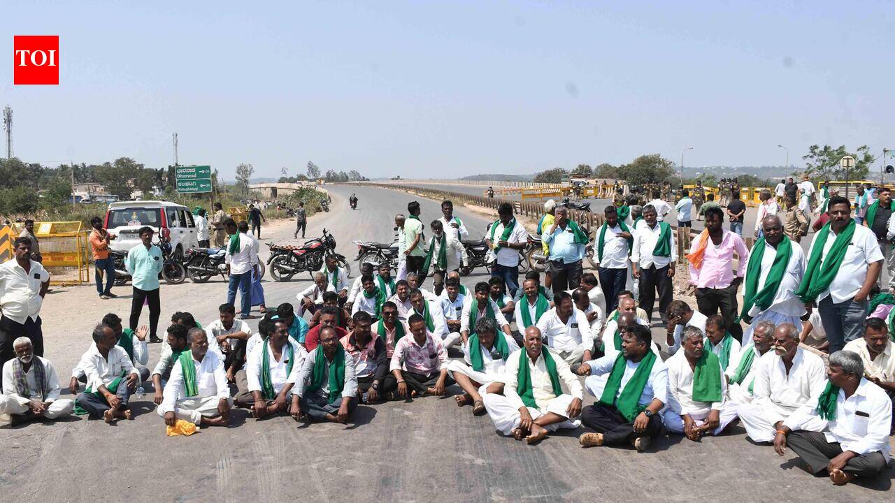Farmers block road over sugarcane price in Dharwad