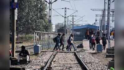 Woman gives birth in Daltonganj railway station parking area