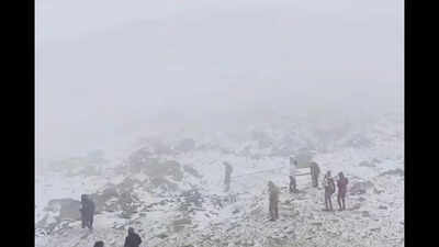 Kashmir turns snowy as rain lashes Srinagar; weather department issues advisory