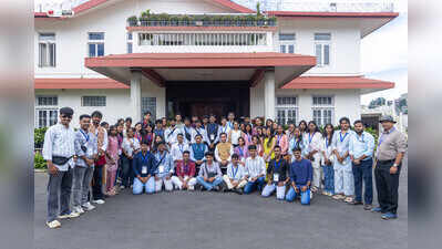 Lalduhoma meets youth delegates from Goa, Chandigarh in Mizoram