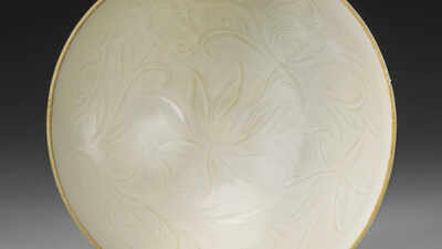 In 2007, a New Yorker paid $3 for a white bowl at a yard sale and kept it in the living room for years; experts later identified it as a 1,000-year-old Chinese artefact, and it sold for $2.225 million