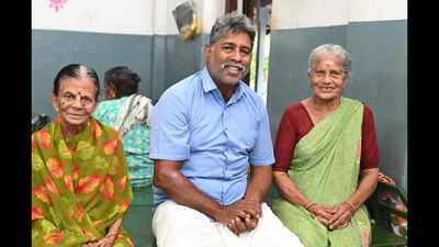 Kovai Heros: Meet ‘Eera Nenjam’ Mahendiran, who has rescued over 1,000 destitute people from Coimbatore streets
