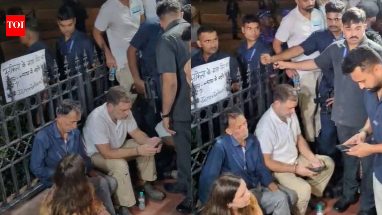 Ankita Bhandari case: 'VIP' question brings her parents to India Gate; Uttarakhand government reacts