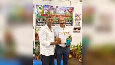 At Dasara book fair, Kannada recitation earns visitors a free sapling