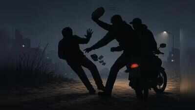 Gang abducts man during wee hours; robs him of ₹9,500