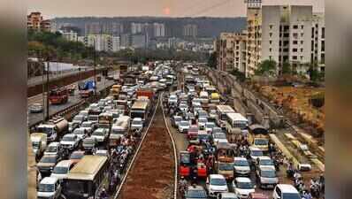 Heavy traffic expected on Pune-Mumbai Expressway, old highway; police urge use of public transport