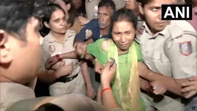 Delhi Police detains Ankita Bhandari’s parents, oppn leaders after overnight India Gate protest