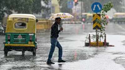 Heavy rain lashes Delhi-NCR, IMD issues orange alert