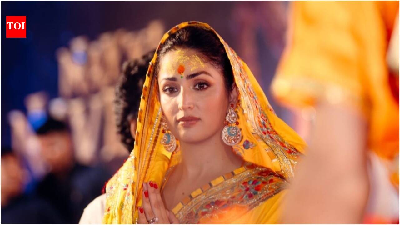 Yami Gautam offers prayers on first Ayodhya visit