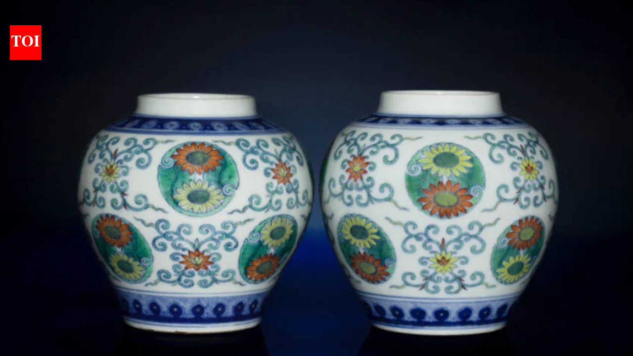 Thrift Find Becomes Windfall: £20 charity-shop jars confirmed as Qing porcelain; auction brings £58,000