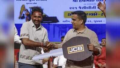Bharwad Yuva Sangathan distributes 221 JCBs worth Rs 84 crore in Gujarat