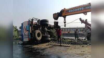 Tanker spill triggers skids, traffic chaos on Jessore Rd