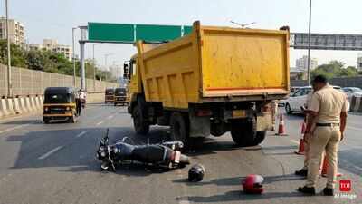 18-year-old college student killed as bike comes into contact with dumper on Mumbai highway