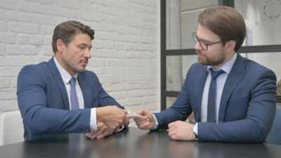 Do top performers get laid off? Reddit discussion on who gets cut sparks debate
