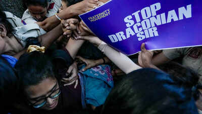 Valid ID cards, 'impartial' reporting, basic first-aid: Press Council issues guidelines for journalists covering anti-SIR protests