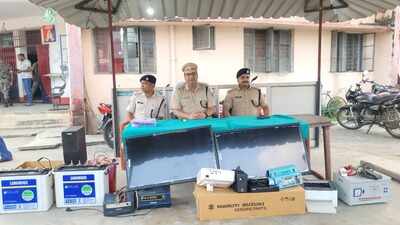 Theft gang busted in Chatra, 4 held