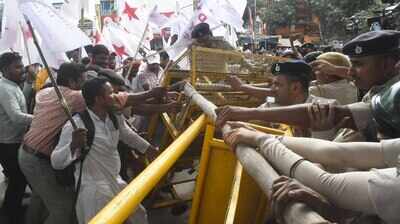 Police stop CPI(M) march seeking CEC’s resignation
