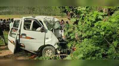 4 of family, driver killed as car hits tree in B’shahr