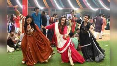 October heat: Garba beats keep going, but heat calls for breaks in Ahmedabad