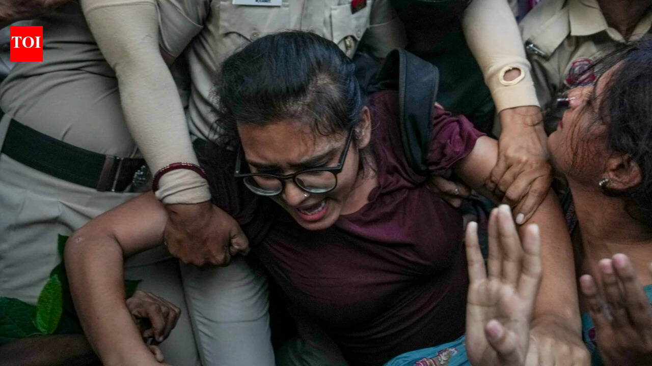 ‘For 5 hrs, no one knew’: AISA claims Neha Bora detained at RK Puram police station