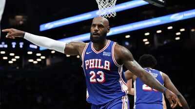 How many points did LeBron James score on his Philadelphia 76ers home preseason debut?