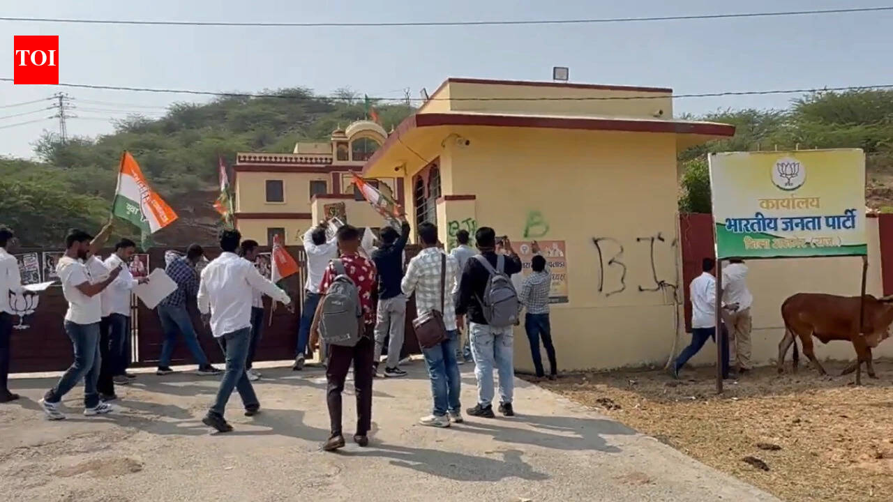 Watch: Congress workers vandalise BJP Ajmer office over Madan Rathore's Pak remark