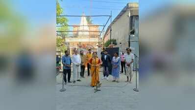 ‘Durga’ walks into Dhubri streets with flood story