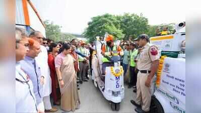Clean Delhi: CM flags off 50 litter pickers, 950 more soon
