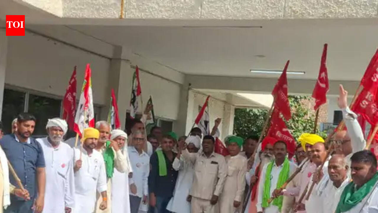 Farmers burn Haryana CM’s effigy over MSP procurement