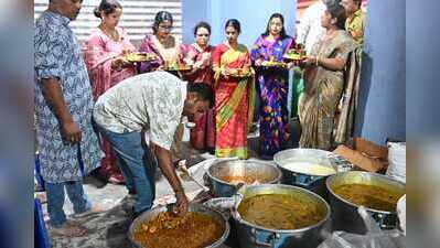 Traditional ‘moiras’ and open kitchens redefine Durga Puja bhog